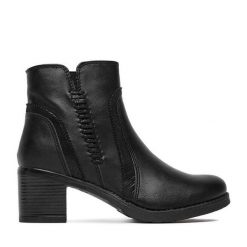 Botki Go Soft. Czarne botki GO SOFT, bez wzorów, bez obcasa, na słupku, bez zapięcia. Za 139.99 zł.