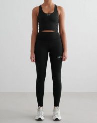 Damskie legginsy z wysokim stanem, squat proof, z tylną kieszenią Core czarne. Czarne legginsy AIM'N, bez wzorów, z elastanu, sportowe, długie. Za 304.00 zł.