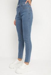 Niebieskie Jeansy z Bawełną i Wysokim Stanem Slinntia. Niebieskie jeansy Born2be, l, bez wzorów, z bawełny, eleganckie, z podwyższonym stanem. W wyprzedaży za 55.24 zł.