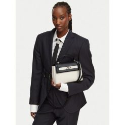 Torebka KARL LAGERFELD. Czarne torebki klasyczne KARL LAGERFELD, bez wzorów, klasyczne, bez dodatków. Za 1,299.00 zł.