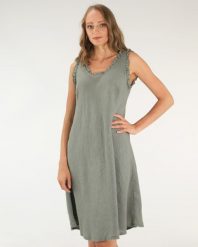 Lniana sukienka z falbanami. Zielone sukienki Unisono, na imprezę, l, bez wzorów, z tkaniny, bez kołnierzyka, bez ramiączek, mini, rozkloszowane. Za 269.00 zł.