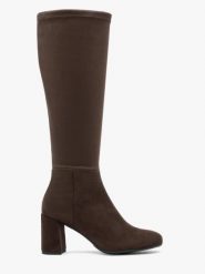 Ciemnobrązowe kozaki z szeroką elastyczną cholewką. Brązowe kozaki Ryłko, bez wzorów, z tkaniny, klasyczne, z okrągłym noskiem, bez obcasa, na słupku, bez zapięcia. Za 499.99 zł.