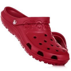 Buty do chodzenia klapki Crocs. Czerwone klapki Crocs, bez wzorów, bez obcasa, bez zapięcia. W wyprzedaży za 99.00 zł.
