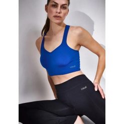 Top Sportowy dla Kobiet Casall Heart Shape Oddychający Elastyczny. Niebieskie topy sportowe Casall, bez wzorów, na jogę i pilates. W wyprzedaży za 174.99 zł.