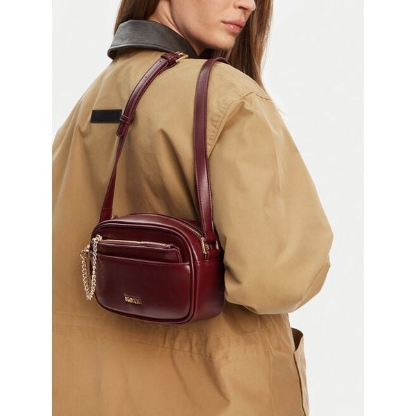 Torebka MEXX. Czarne listonoszki Mexx, bez wzorów, bez dodatków. Za 169.99 zł.