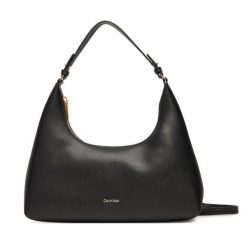 Torebka Calvin Klein. Czarne torebki klasyczne Calvin Klein, bez wzorów, klasyczne, bez dodatków. Za 339.99 zł.