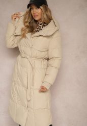 Ciemnobeżowa Długa Kurtka z Pikowanymi Przeszyciami Kapturem i Wiązanym Paskiem Zalirra. Brązowe kurtki Renee, l, bez wzorów, eleganckie. W wyprzedaży za 118.99 zł.