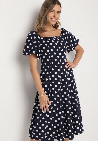 Granatowa Rozkloszowana Sukienka Vices w Grochy z Dekoltem Typu Hiszpanka Zimina. Niebieskie sukienki Born2be, na co dzień, l, bez wzorów, z materiału, klasyczne, bez kołnierzyka, bez ramiączek, proste. Za 129.99 zł.