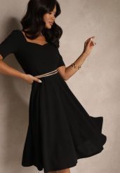 Czarna Rozkloszowana Sukienka z Dekoltem w Serce Neriliane. Czarne sukienki Renee, na imprezę, l, bez wzorów, eleganckie, bez kołnierzyka, bez ramiączek, midi, rozkloszowane. W wyprzedaży za 83.99 zł.