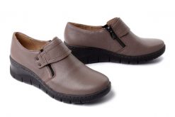 HELIOS KOMFORT 640S khaki, półbuty damskie. Brązowe półbuty wsuwane HELIOS KOMFORT, bez wzorów, ze skóry, bez obcasa, na koturnie. Za 213.43 zł.