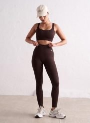 Damskie legginsy bezszwowe, prążkowane, wysoki stan, squat proof brązowe. Brązowe legginsy AIM'N, bez wzorów, z dzianiny, street. Za 254.00 zł.