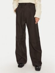 AMI PARIS Spodnie materiałowe FTR305.WV0018 Brązowy Relaxed Fit. Brązowe spodnie materiałowe AMI PARIS, bez wzorów, z materiału. Za 1,379.00 zł.