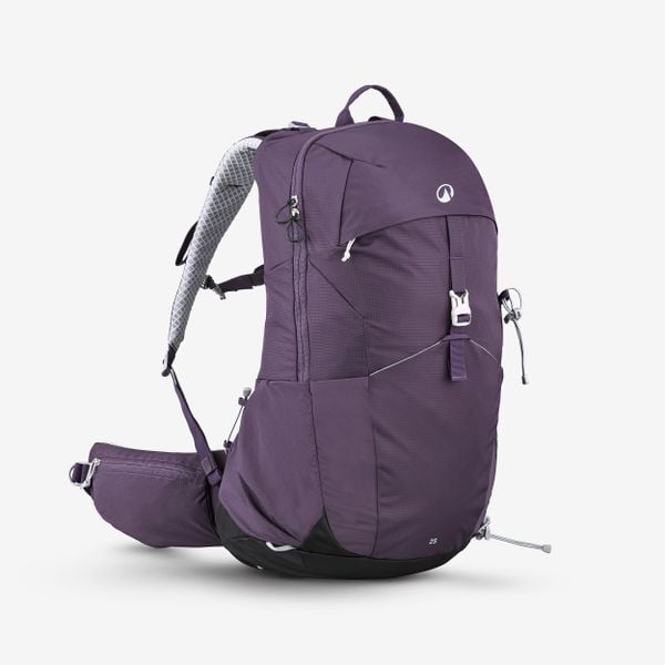 Plecak turystyczny Quechua MH500 25 l. Fioletowe plecaki QUECHUA, bez wzorów, bez dodatków. Za 219.99 zł.