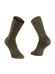 Skarpety rowerowe NORTHWAVE Extreme Pro zielony. Zielone skarpetki Northwave, bez wzorów, z materiału. Za 39.00 zł.