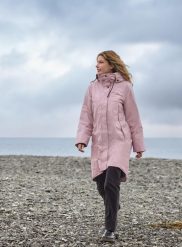 Płaszcz przeciwdeszczowy damski Didriksons Elissa Parka. Czerwone kurtki przeciwdeszczowe Didriksons, m, bez wzorów, z materiału, bez kaptura. Za 890.99 zł.