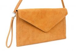 Włoska Kopertówka Skórzana Zamszowa Wieczorowa Camelowa N12. Brązowe torebki klasyczne bez wzorów, ze skóry, eleganckie, zamszowe, bez dodatków. Za 99.99 zł.