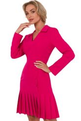 Elegancka sukienka z dekoltem V i kontrafałdami różowa. Czerwone sukienki MOE, m, bez wzorów, z elastanu, eleganckie, bez kołnierzyka, bez ramiączek, plisowane. Za 379.00 zł.