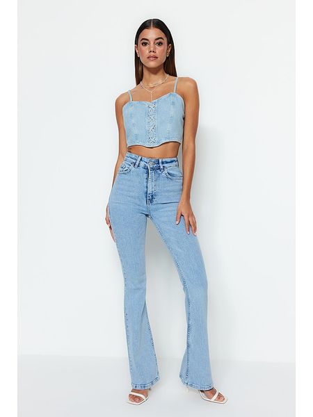 Trendyol Dżinsy - Flaire fit - w kolorze błękitnym rozmiar: 42. Niebieskie jeansy Trendyol, bez wzorów, klasyczne, z podwyższonym stanem. Za 92.45 zł.