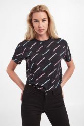 T-shirt KARL LAGERFELD. T-shirty KARL LAGERFELD, m, bez wzorów, bez kołnierzyka, bez ramiączek. W wyprzedaży za 326.97 zł.