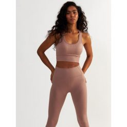 Stanik Sportowy BeShaped Femme Force Bezszwowy. Czarne biustonosze sportowe BESHAPED, bez wzorów, z nylonu, na fitness i siłownię. Za 179.00 zł.
