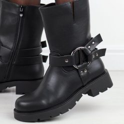 Czarne wysokie botki damskie Potocki 54300. Czarne botki POTOCKI, bez wzorów, z polaru, eleganckie, z okrągłym noskiem, bez obcasa, bez zapięcia. W wyprzedaży za 143.40 zł.