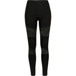 Legginsy Damskie Koronkowe Detale. Czarne legginsy Urban Classics, bez wzorów, z koronki, sportowe. Za 104.99 zł.