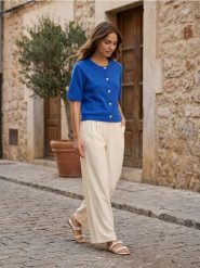 Kardigan z krótkim rękawem - niebieski. Niebieskie swetry Sinsay, l, bez wzorów, bez ramiączek. W wyprzedaży za 29.99 zł.