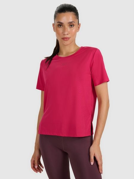 4F Koszulka treningowa regular szybkoschnąca damska - różowa M. Czerwone t-shirty sportowe 4f, m, bez wzorów, z elastanu, bez ramiączek, na fitness i siłownię. Za 79.99 zł.