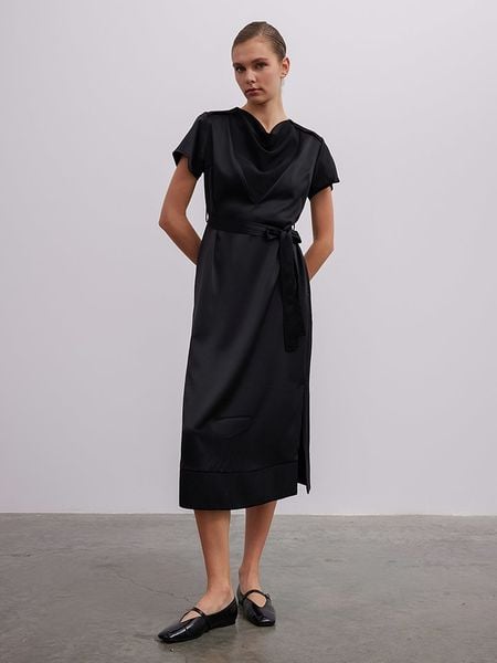 BGN Sukienka w kolorze czarnym rozmiar: 36. Czarne sukienki BGN, na imprezę, bez wzorów, z tkaniny, bez kołnierzyka, bez ramiączek, midi. Za 91.99 zł.