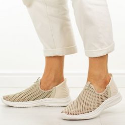 Beżowe sportowe buty damskie Vinceza 13653. Brązowe buty sportowe lifestyle VINCEZA, na lato, bez wzorów, z dresówki, klasyczne, z okrągłym noskiem, bez zapięcia. W wyprzedaży za 122.32 zł.