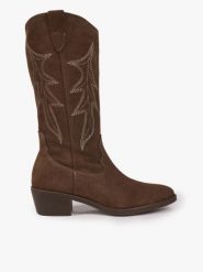 Brązowe kozaki kowbojki z przeszyciami. Brązowe kozaki Ryłko, bez wzorów, z jeansu, eleganckie, bez obcasa, na obcasie, bez zapięcia. Za 599.99 zł.