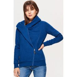 Rozpinana bluza z asymetrycznym zamkiem - Granatowy. Bluzy bez kaptura marki Cropp. W wyprzedaży za 59.99 zł.