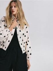 Kurtka w groszki - złamana biel. Kurtki Reserved, l, bez wzorów, z bawełny, bez kaptura. Za 199.99 zł.