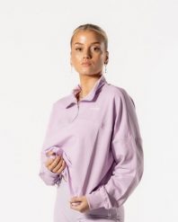 Damska bluza Luxe z krótkim zamkiem, oversize, ze ściągaczem w pasie – liliowy. Czerwone bluzy AESTHETIC WOLF, s, bez wzorów, z bawełny, bez ramiączek, bez kaptura. Za 149.99 zł.