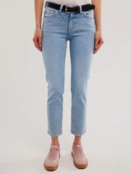 Jeansy damskie z krótką nogawką niebieskie Adela Cropped 205. Niebieskie jeansy BIG STAR, bez wzorów, z jeansu, eleganckie, krótkie. W wyprzedaży za 199.99 zł.