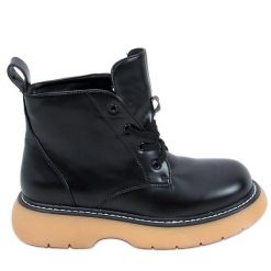BM Botki martensiaki Gaia BLACK+Y czarne. Czarne botki BM, bez wzorów, ze skóry ekologicznej, bez obcasa, bez zapięcia. Za 121.19 zł.