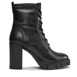 Botki Tamaris. Czarne botki Tamaris, bez wzorów, bez obcasa, na słupku, bez zapięcia. Za 299.99 zł.