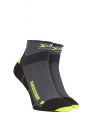 Skarpety biegowe X-Socks Run Discovery 4.0. Czarne skarpetki X-Socks, bez wzorów, z materiału. Za 50.00 zł.