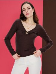 Bluzka z domieszką wiskozy - brązowy. Brązowe bluzki Sinsay, l, bez wzorów, z wiskozy, bez kołnierzyka, bez ramiączek. Za 35.99 zł.