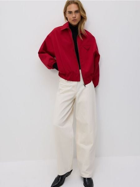 Kurtka bomberka z kołnierzykiem - czerwony. Czerwone kurtki Reserved, l, bez wzorów, z bawełny, bez kaptura. W wyprzedaży za 159.99 zł.