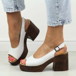 Białe skórzane sandały damskie na obcasie T.Sokolski L25-16. Białe sandały Sokolski, bez wzorów, ze skóry, klasyczne, bez obcasa, na obcasie, bez zapięcia. Za 219.00 zł.
