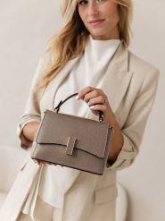 Lia Biassoni Skórzana torebka "Fegana" w kolorze beżowym - 20 x 14 x 8 cm rozmiar: onesize. Brązowe torebki klasyczne Lia Biassoni, bez wzorów, z materiału, przez ramię, bez dodatków. Za 217.99 zł.