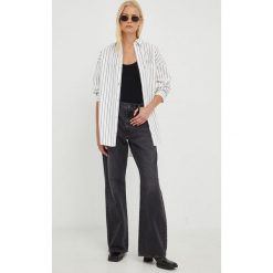 Levi's koszula bawełniana damska kolor biały relaxed z kołnierzykiem klasycznym. Białe koszule Levi's, m, bez wzorów, z bawełny, klasyczne, bez kołnierzyka, bez ramiączek. W wyprzedaży za 269.99 zł.