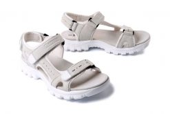 ARTIKER RELAKS 56C1244 biały, sandały damskie. Brązowe sandały Artiker Relaks, bez wzorów, sportowe, bez obcasa, bez zapięcia. Za 153.93 zł.