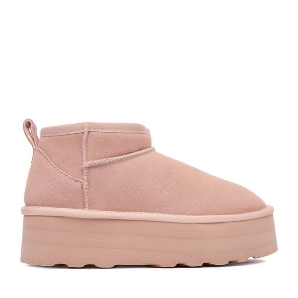 Śniegowce DeeZee. Czerwone śniegowce DeeZee, bez wzorów, bez zapięcia. Za 349.99 zł.