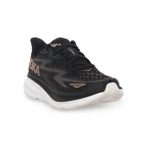 Buty do biegania damskie Hoka One One Clifton 9. Czarne buty do biegania Hoka One One, bez wzorów, z materiału, bez zapięcia, do biegania. Za 769.99 zł.