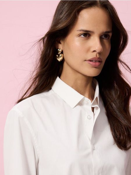 Kolczyki w kształcie serca - złoty. Żółte kolczyki Reserved, złote. Za 49.99 zł.