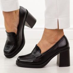 Czarne mokasyny damskie na słupku Jezzi 2461-5. Czarne mokasyny Jezzi, bez wzorów, z jeansu. Za 189.00 zł.