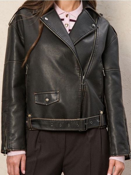 Kurtka biker z imitacji skóry z paskiem - brązowy. Brązowe kurtki Sinsay, l, bez wzorów, ze skóry, bez kaptura. W wyprzedaży za 89.99 zł.