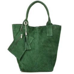 Shopperka skórzana VERA PELLE c. zielona T49. Zielone shopper bag bez wzorów, ze skóry, zamszowe, bez dodatków. Za 208.99 zł.